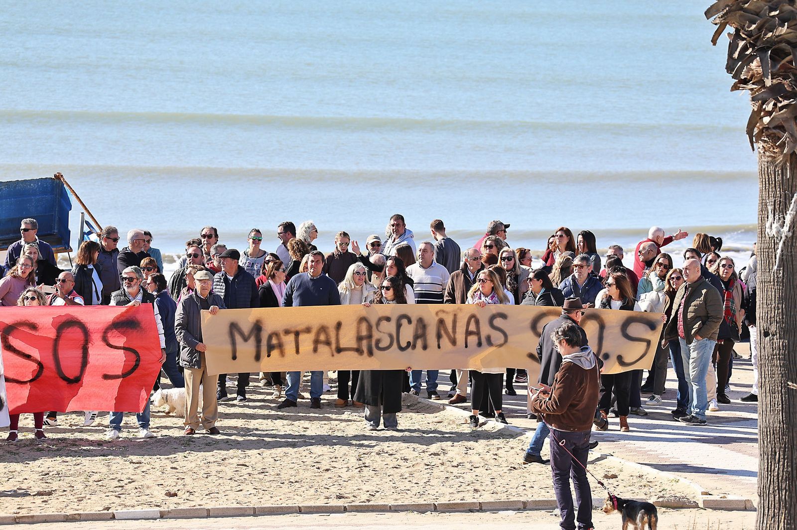 Manifestación, el pasado domingo, de propietarios de viviendas y empresarios de Matalascañas.
