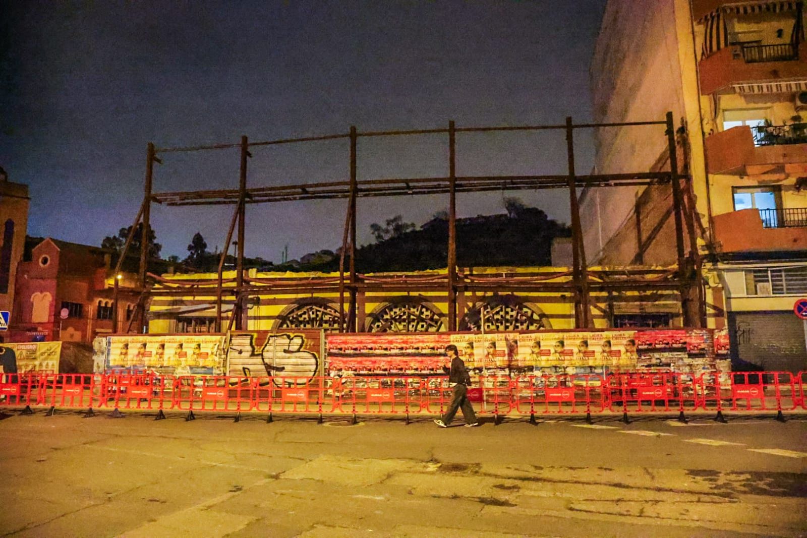 La parte que queda de la fachada del viejo Mercado de la Merced.