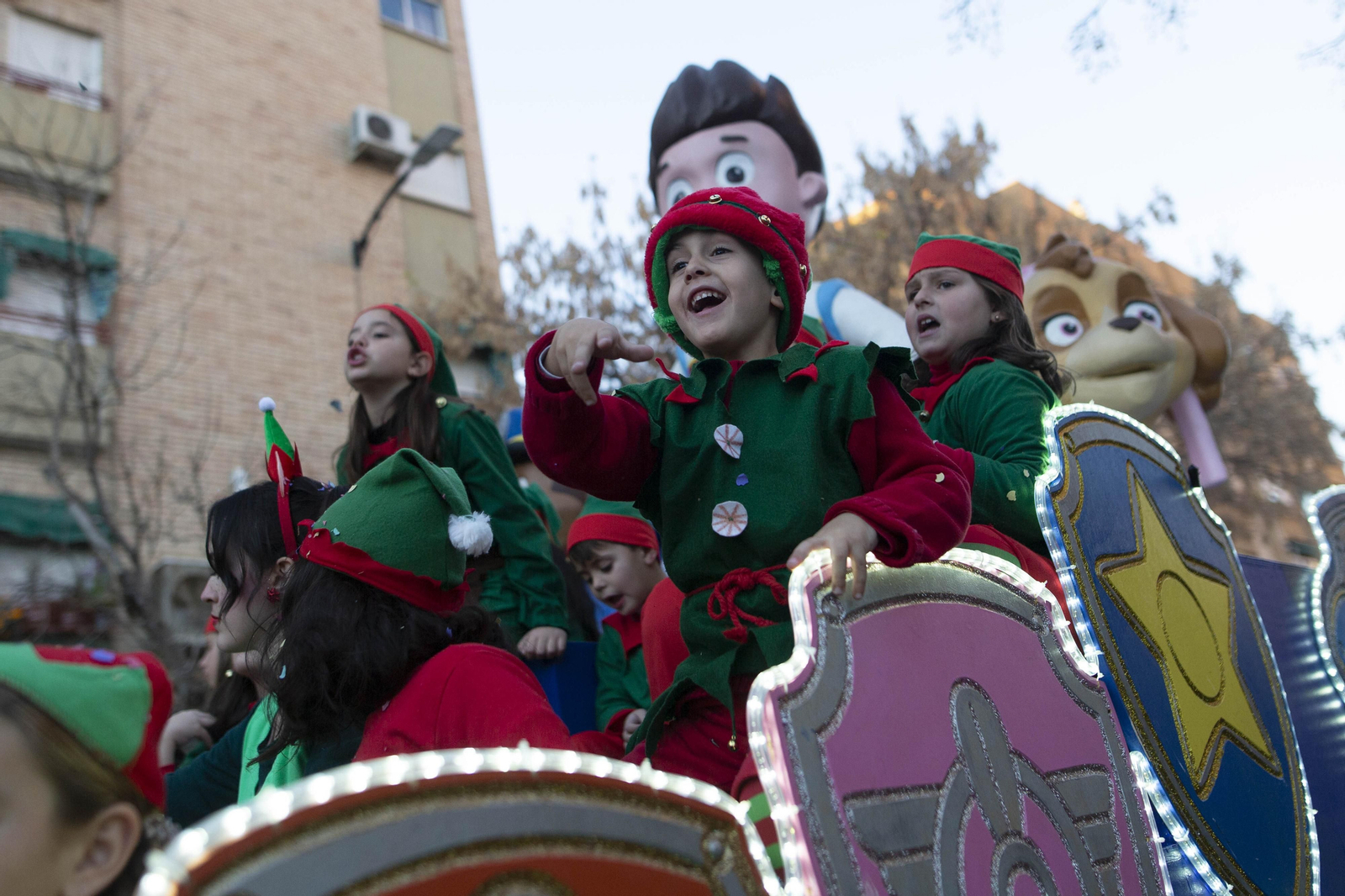 Así ha sido la cabalgata de Papa Noel por Granada
