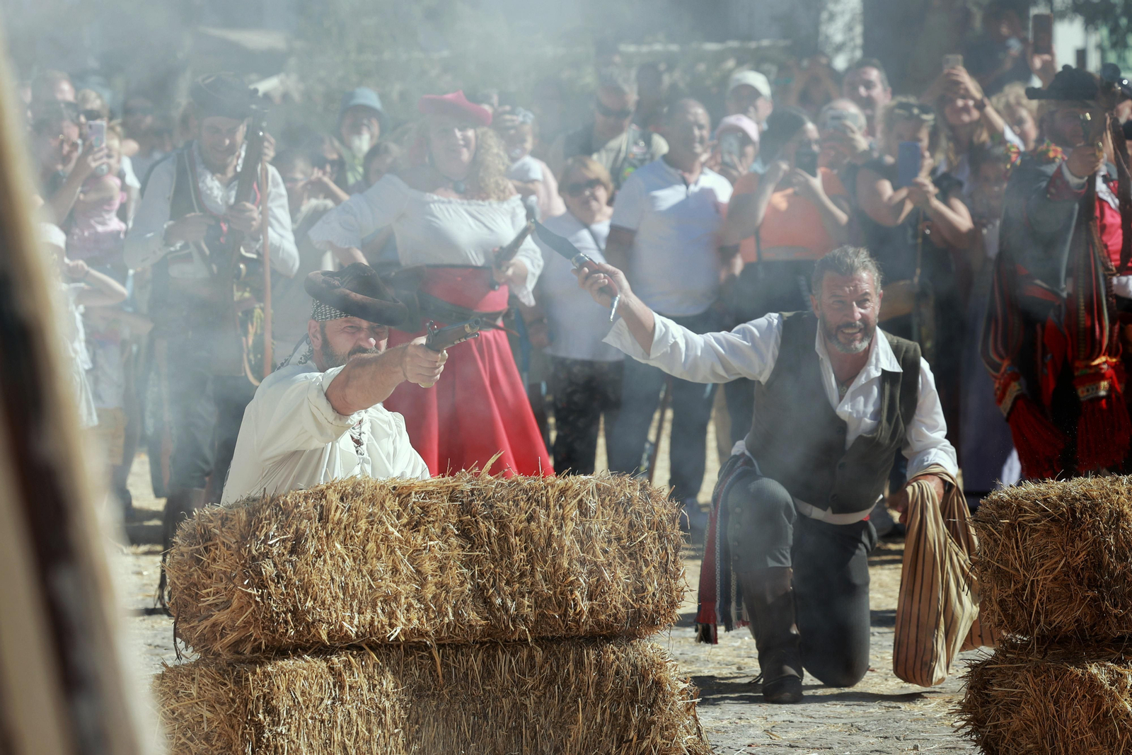 Los bandoleros triunfan Grazalema: las mejores imágenes de la popular recreación de la Sierra de Cádiz