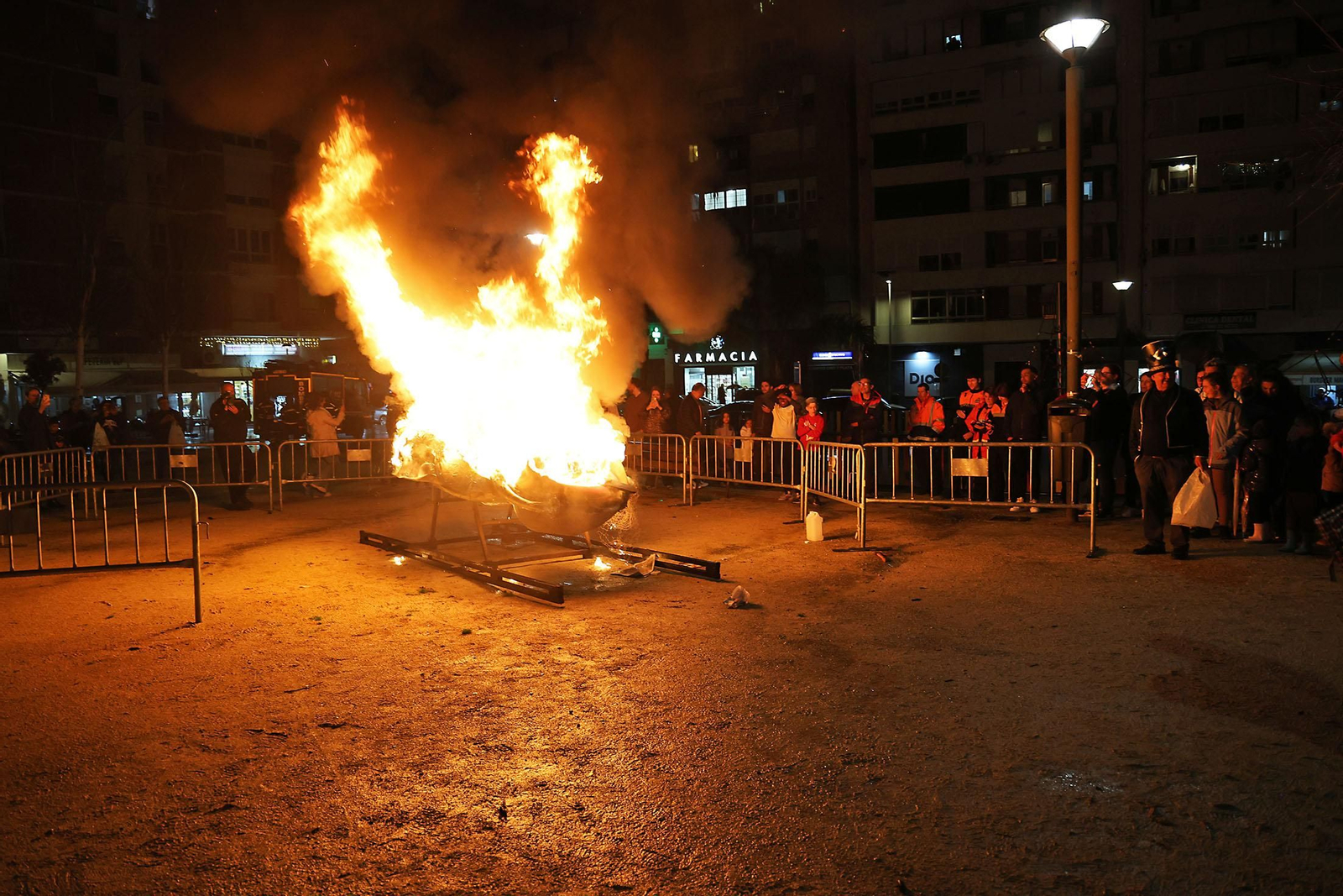 Imágenes de la quema del choco en Huelva