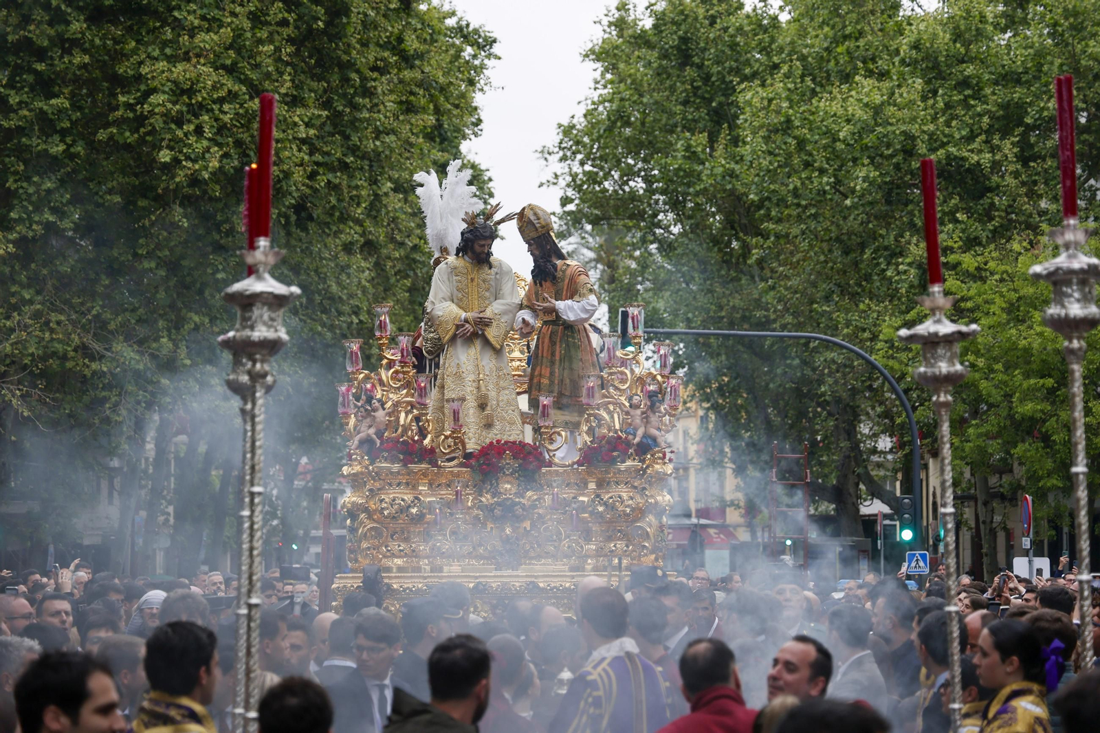 Las imágenes del regreso de San Gonzalo por el puente de Triana