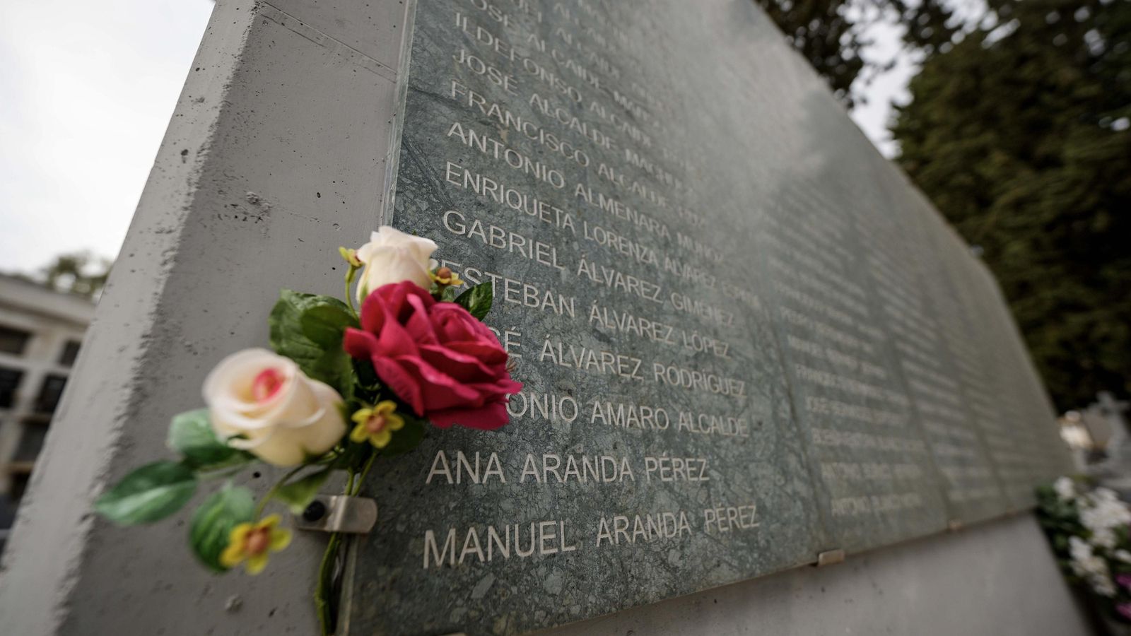 Muro de la memoria del cementerio de la Salud en Córdoba.