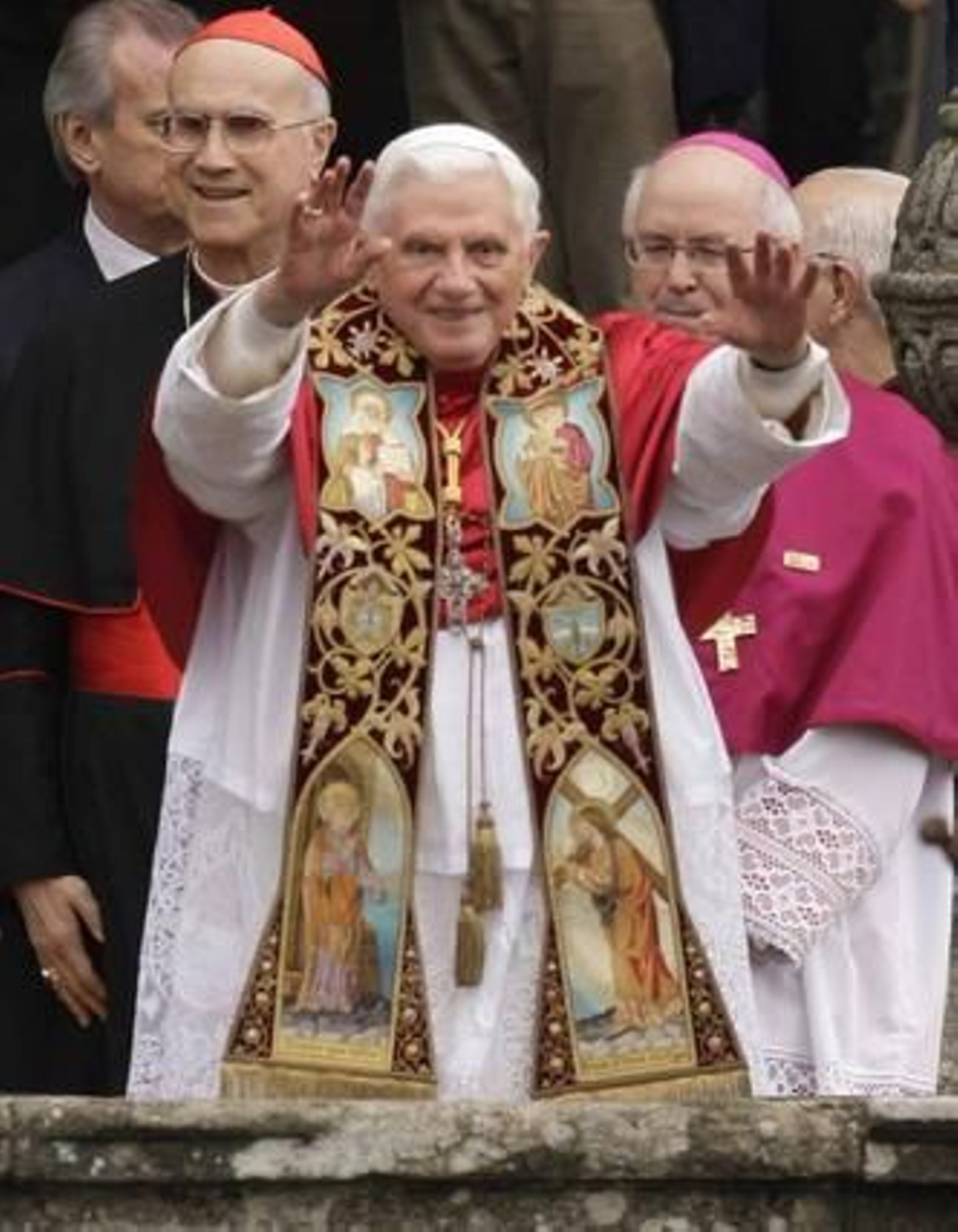 El papa Benedicto XVI realizó su primera parada en España en Santiago de Compostela. 

Foto: EFE