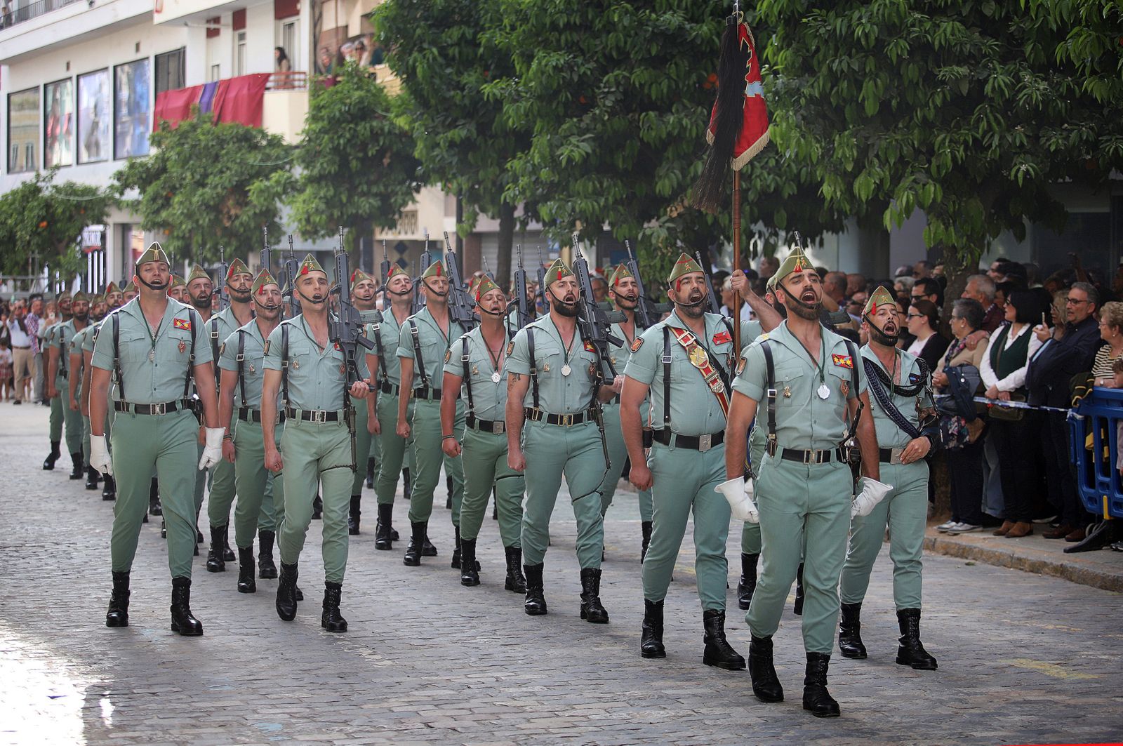Sábado de Pasión: Imágenes de La Legión con el Cristo de la Vera+Cruz