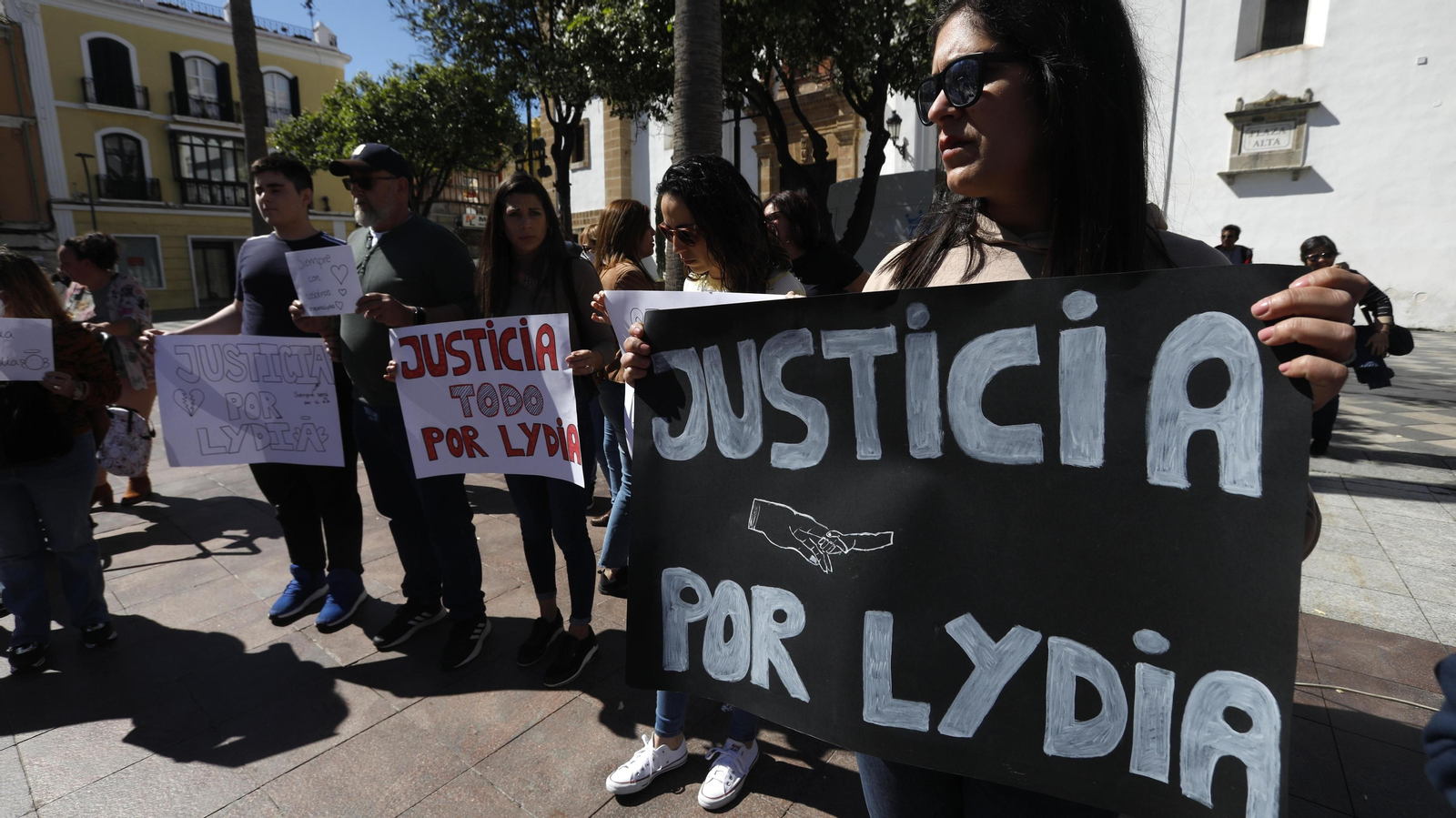 Las fotos de la concentración por la muerte de Lydia,  la niña nacida de forma prematura