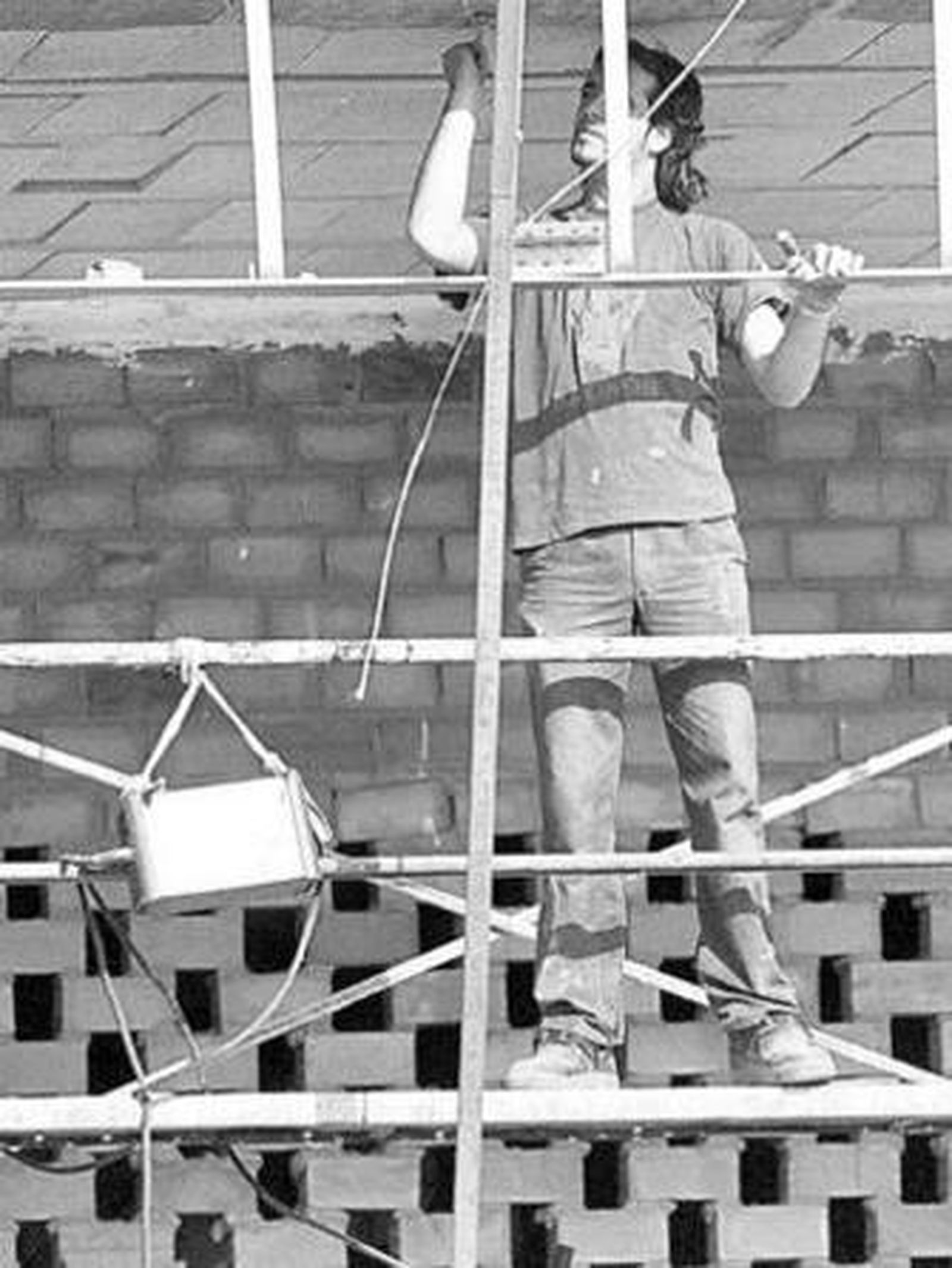 Un albañil trabaja en una obra de la provincia cordobesa.