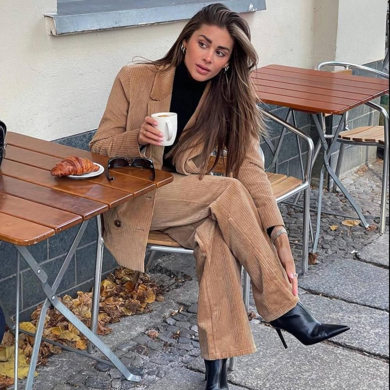 Adiós, pantalones clásicos, estos de pana recién llegados a Mango son la tendencia cómoda, calentita y estilizadora que esperabas