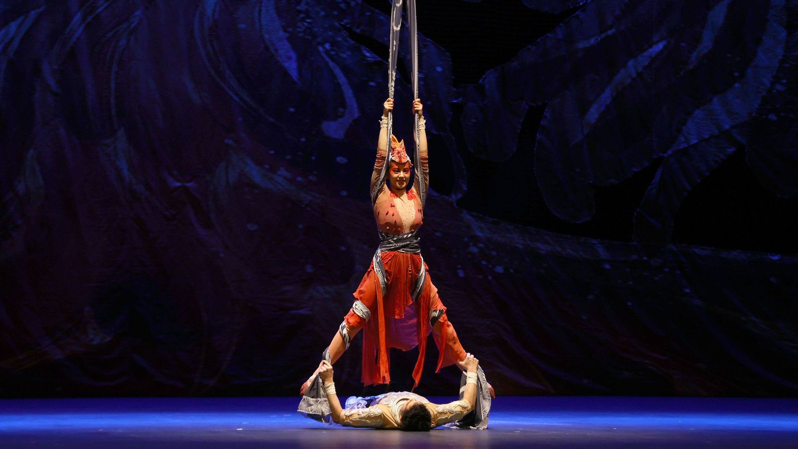 Imágenes del 'Gran Circo Acrobático de China' en el Teatro Villamarta