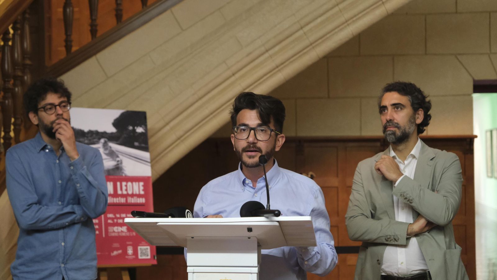 Inauguración de la exposición 'Revolución Leone' en la Casa del Cine de Almería, en imágenes