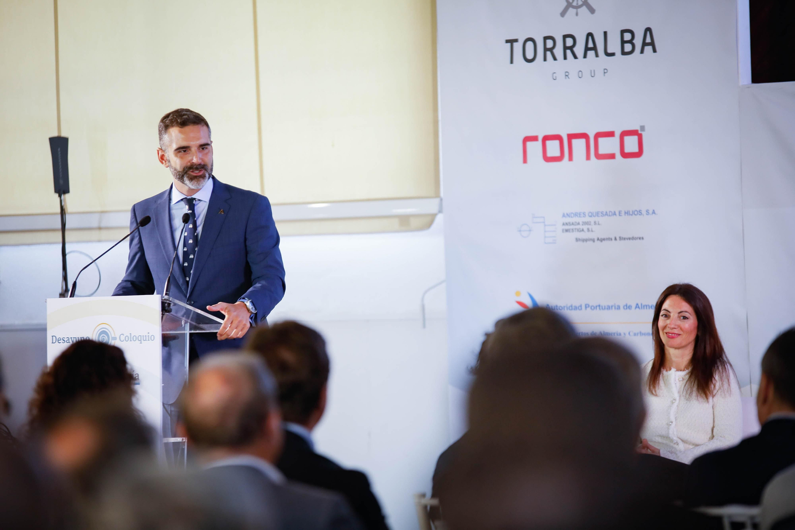 Imágenes del desayuno informativo