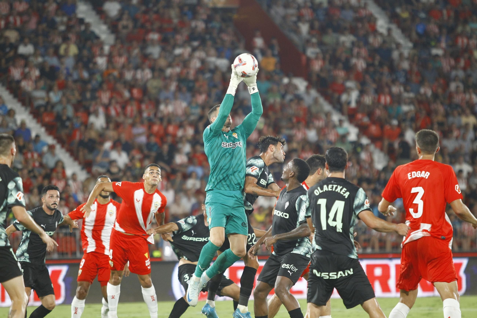 El partido U.D. Almería-Sporting de Gijón, en imágenes