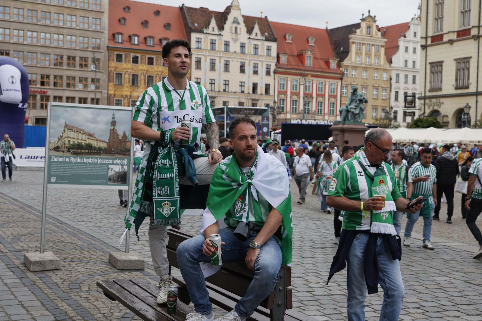 Las imágenes de la marea verde en al final de la Conference League