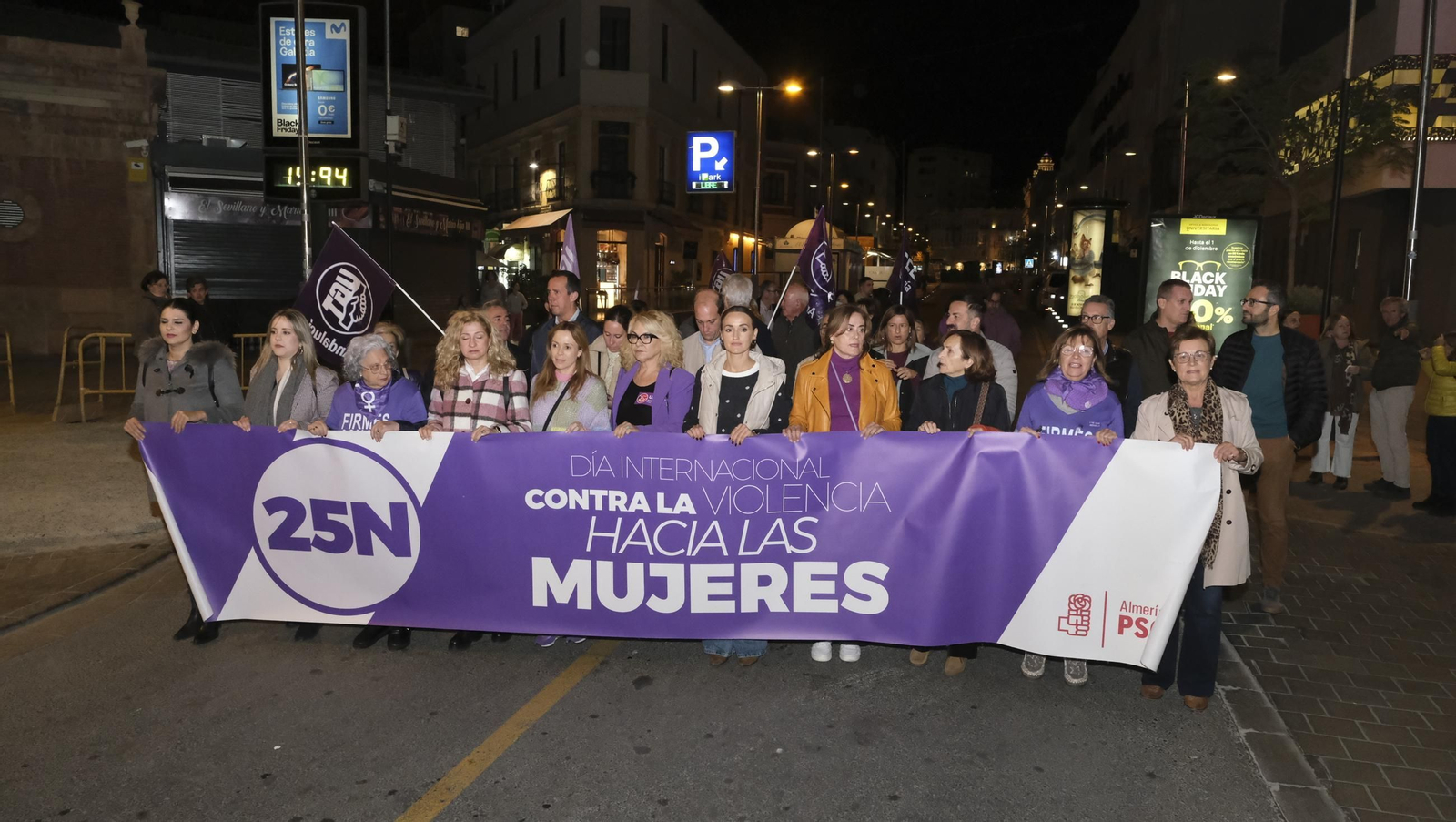 Fotografías de la manifestación del 25-N por la violencia de género, en Almería