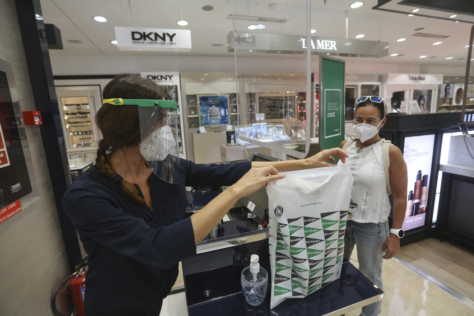El Corte Inglés de Málaga se prepara para su apertura el lunes, en la fase 2 de la desescalada