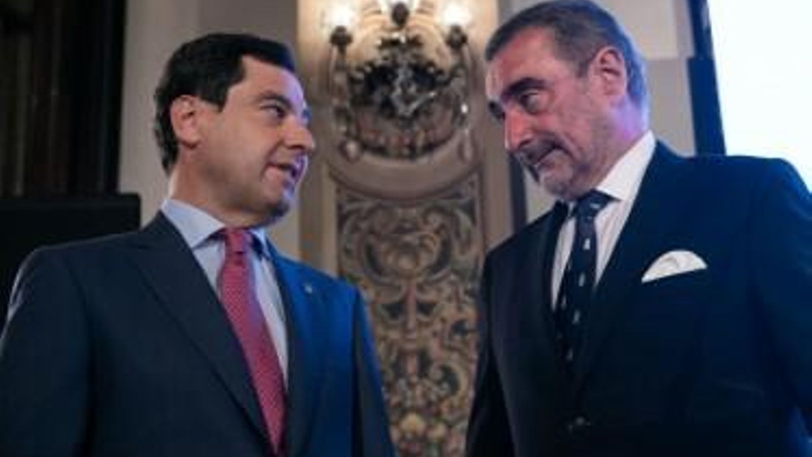 El presidente de la Junta y Carlos Herrera antes del almuerzo