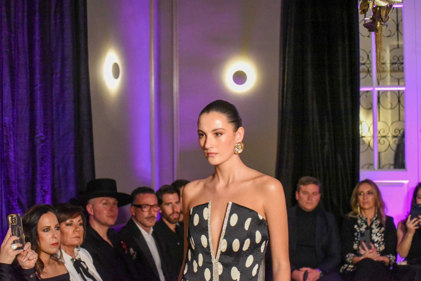 Desfile de Andrew Pocrid en La Casa de Manolete Bistró