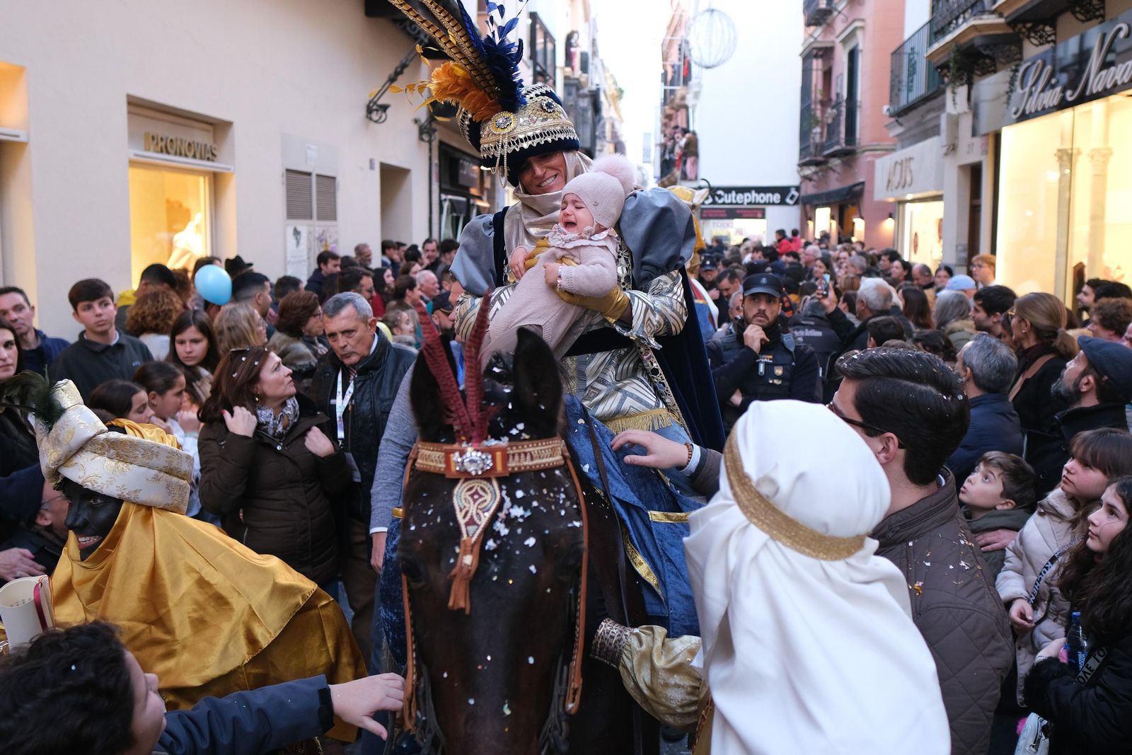 Fotos del Heraldo de los Reyes Magos en la recogida de llaves de la ciudad