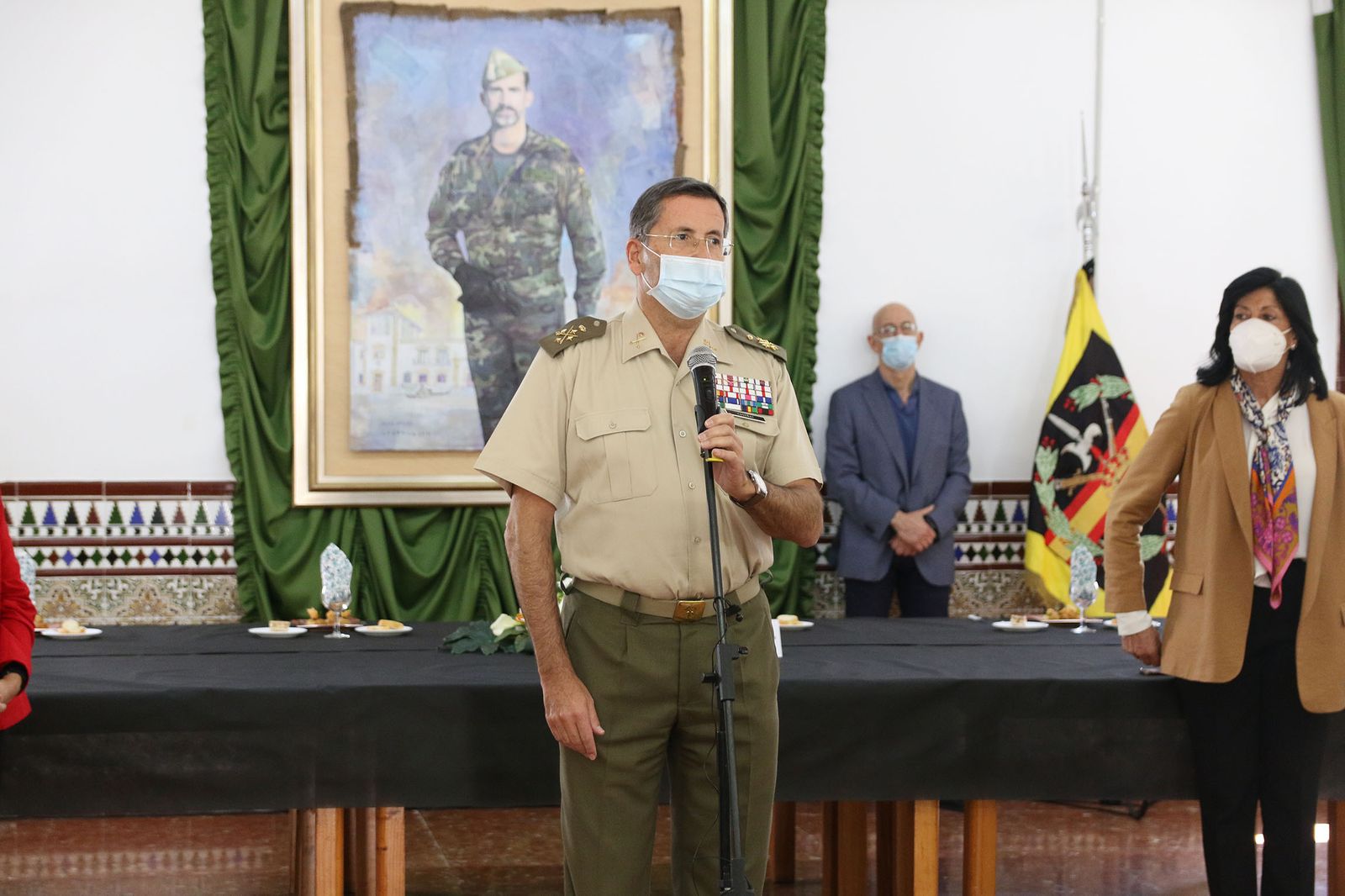 Fotogalería de la ministra de Defensa, Margarita Robles, a La Legión