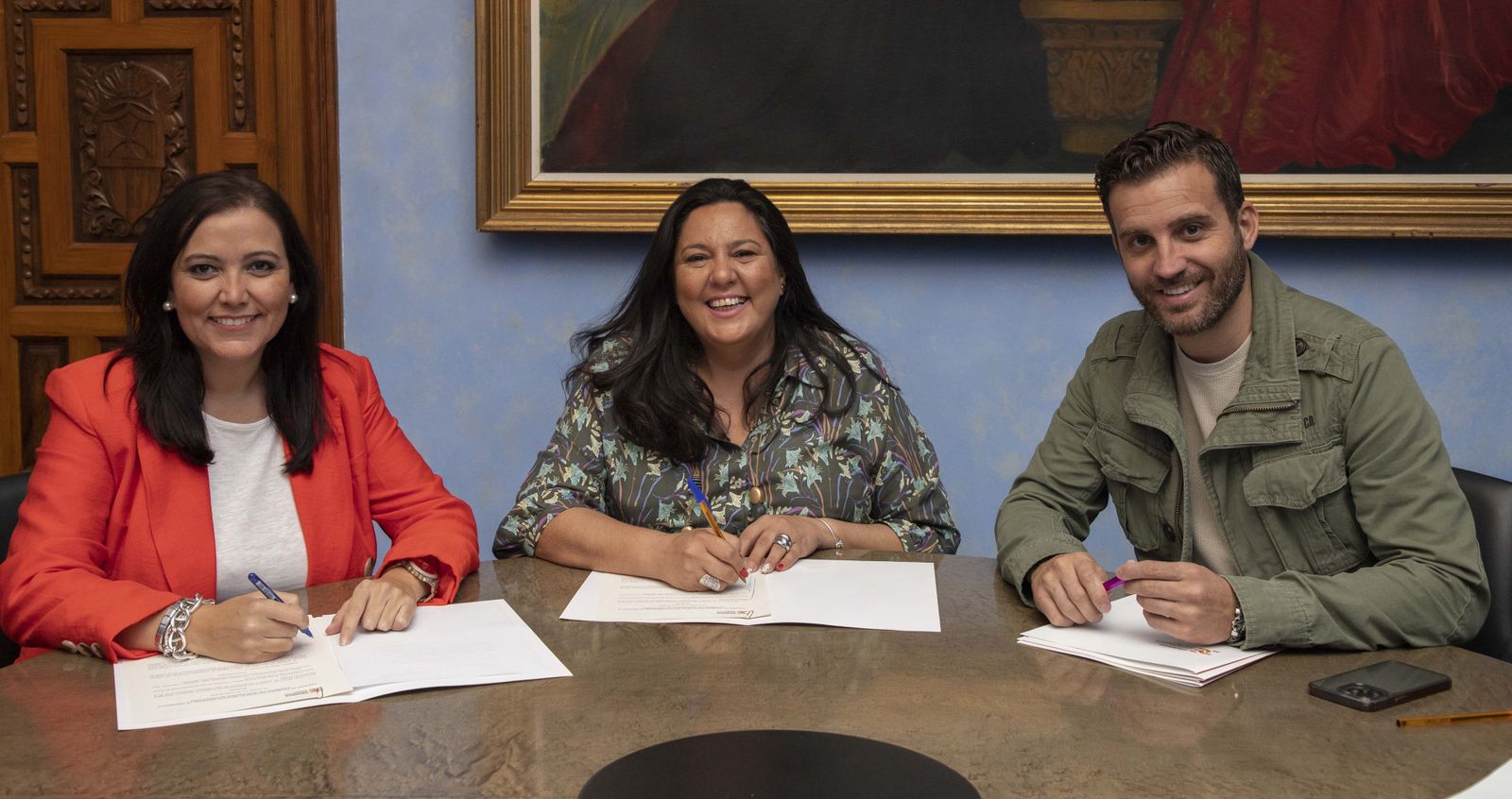 Firma del acuerdo entre Iprodeco y el Ayuntamiento de Puente Genil.