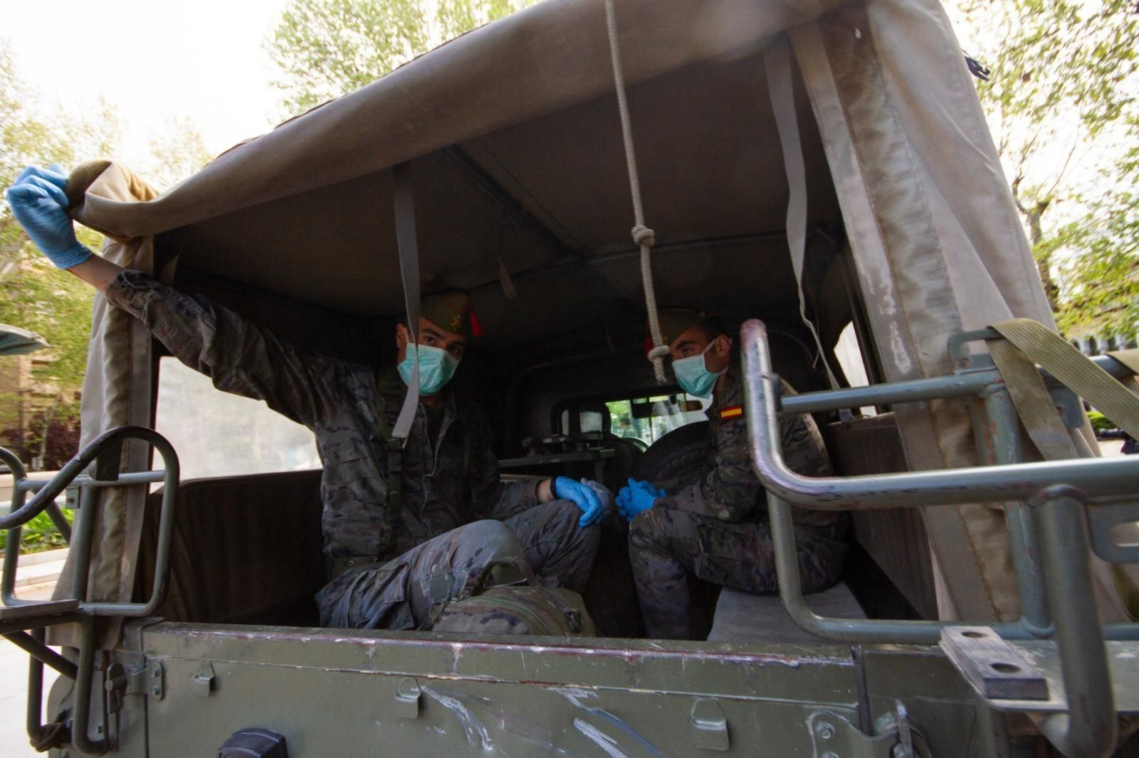 Fotos: la Legión vigila las calles de Granada