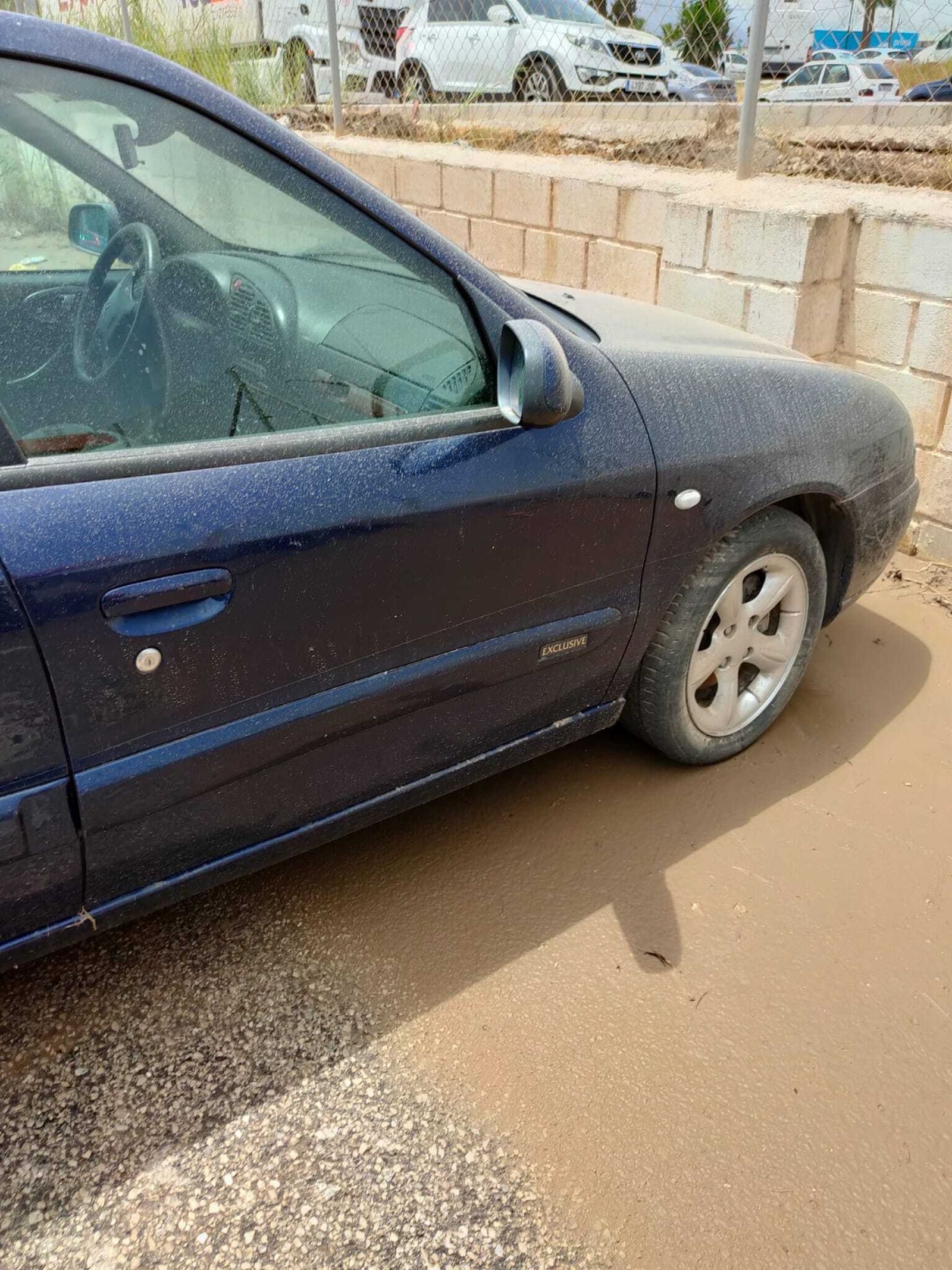 La avería en una tubería anega Sacaba de aguas fecales