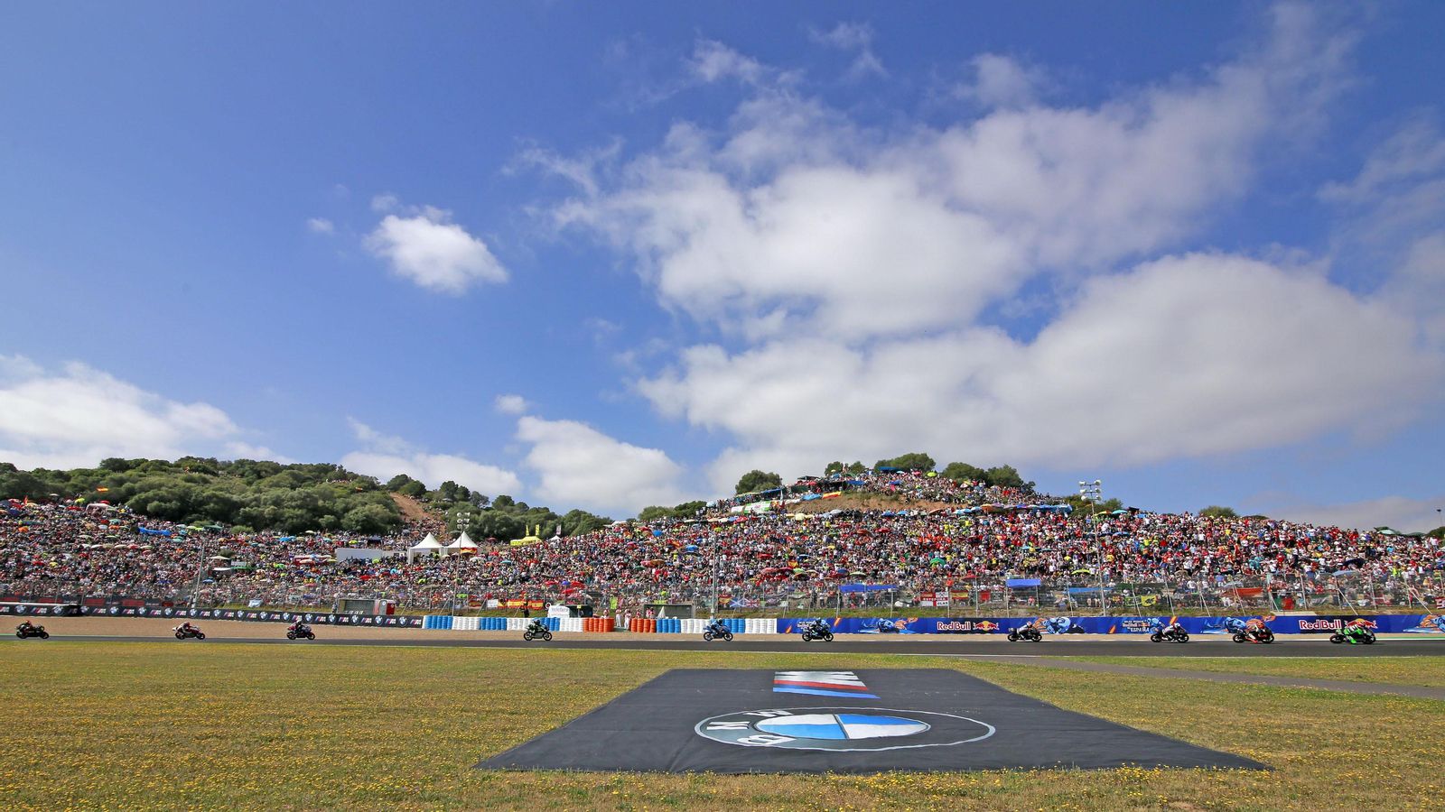 Imagen de la zona de pelousse entre las tribunas W3 y Q5 del circuito de Jerez