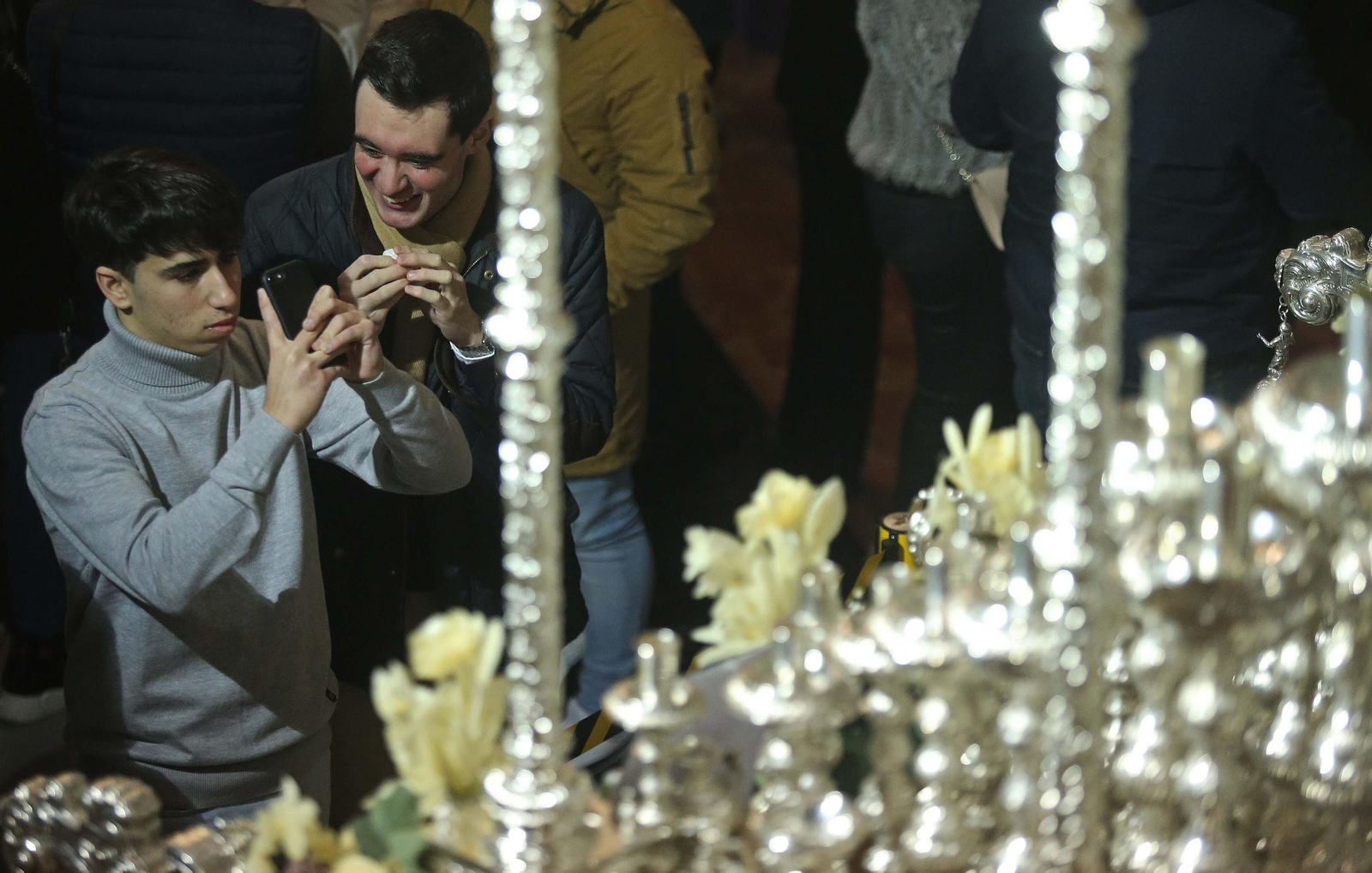 Fotos de la exposición de enseres cofrades en La Línea