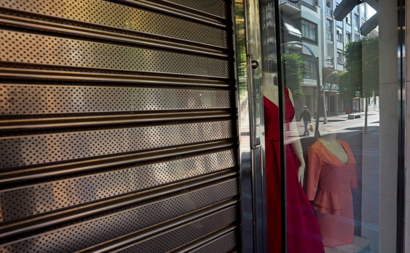 Un comercio cerrado en Algeciras.