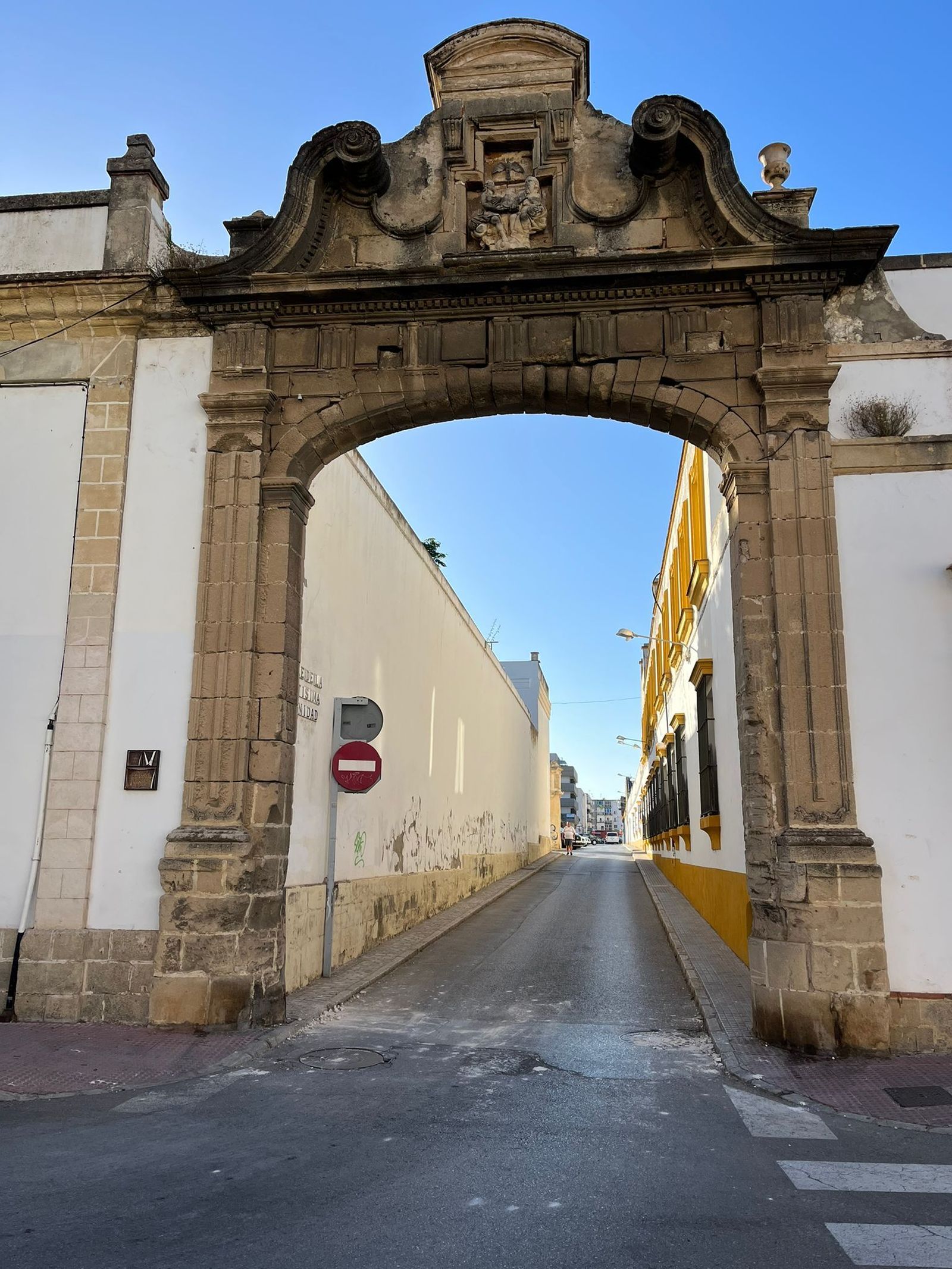 Betilo reitera la necesidad de restaurar el Arco de la Trinidad.