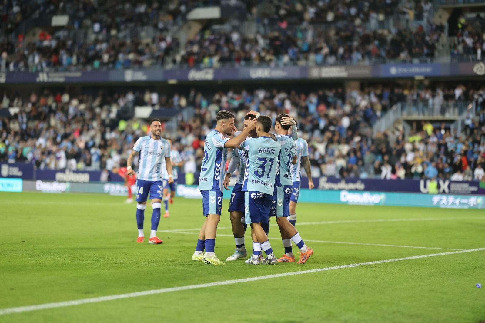 Las fotos del imponente ambiente en La Rosaleda en el Málaga - Córdoba CF