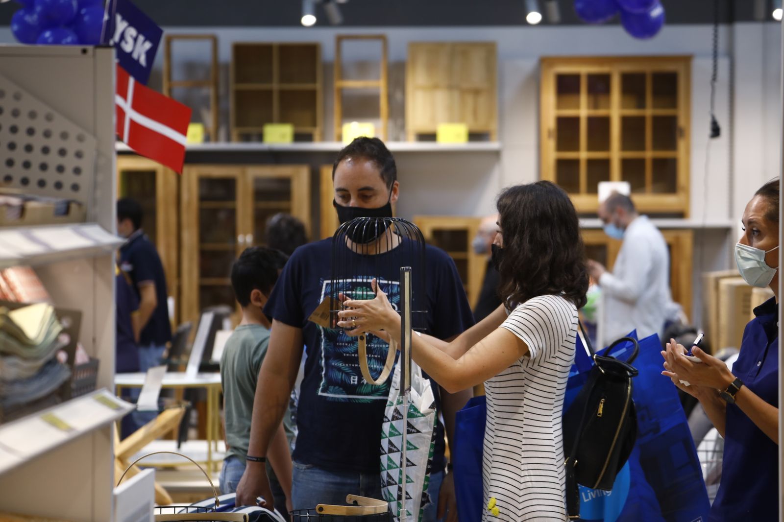 Día de apertura en el parque comercial Los Patios de Azahara de Córdoba, en imágenes