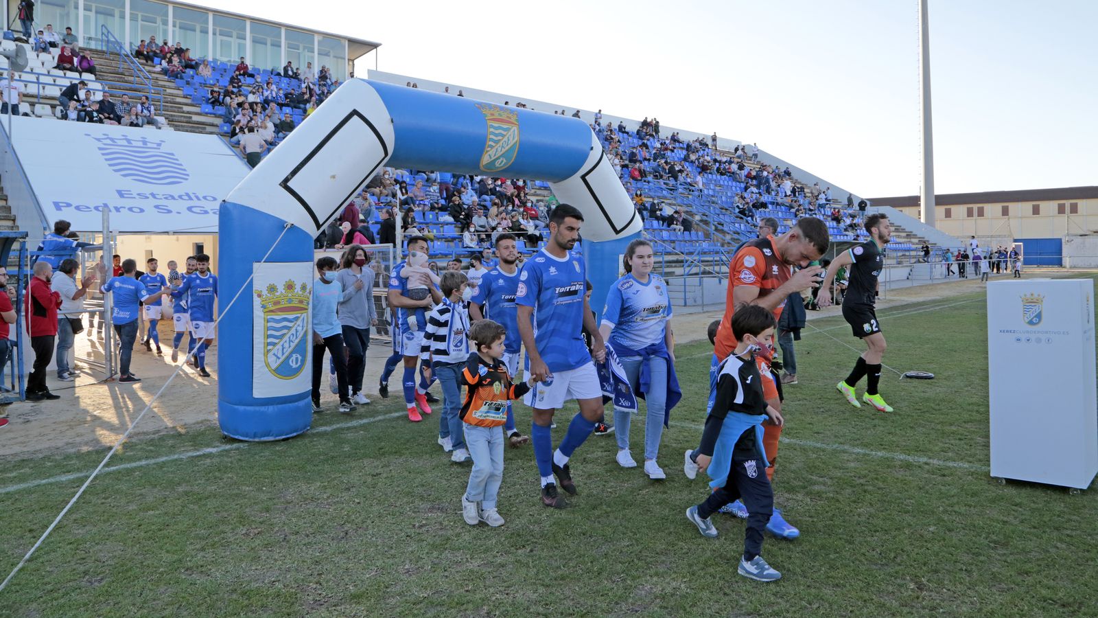 Imágenes del Xerez CD y el CD Rota en el Pedro S. Garrido