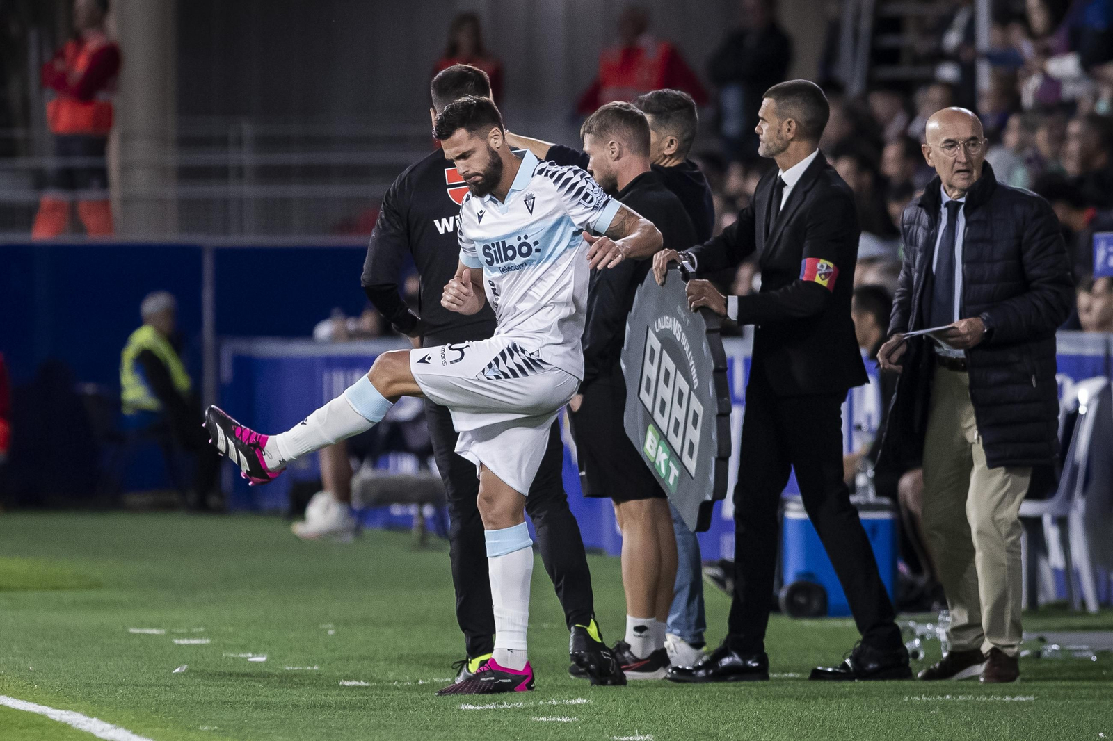Las imágenes del partido entre el Huesca y el Cádiz C.F