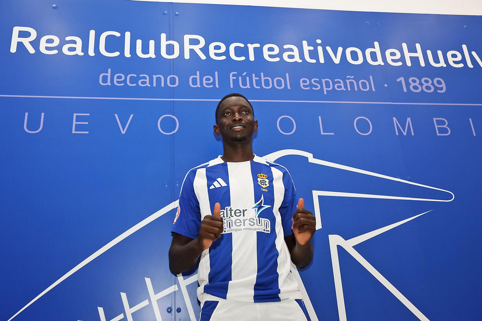 Imágenes de la presentación de Malam Camará como jugador del Recreativo de Huelva
