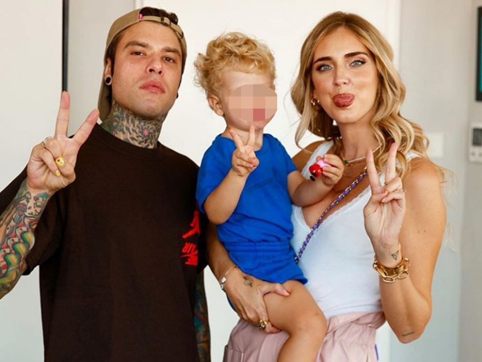 Chiara Ferragni, con su marido, el rapero Fedez, y su hijo.