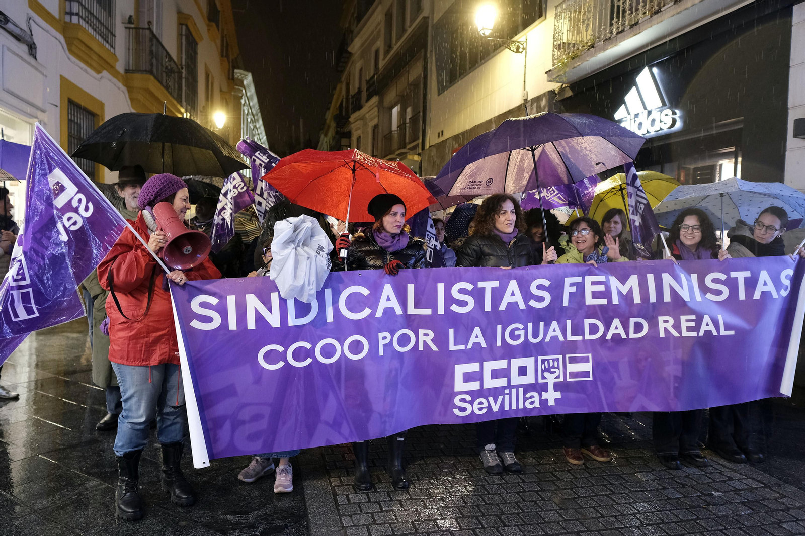 Manifestación 8M del Movimiento Feminista de Sevilla Con el lema "Ni promesas, ni excusas. Las mujeres exigimos realidades"