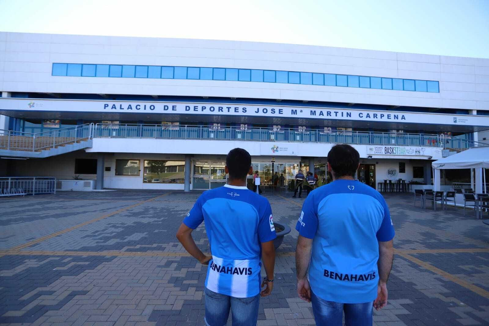 Seguidores malaguistas en el Carpena.