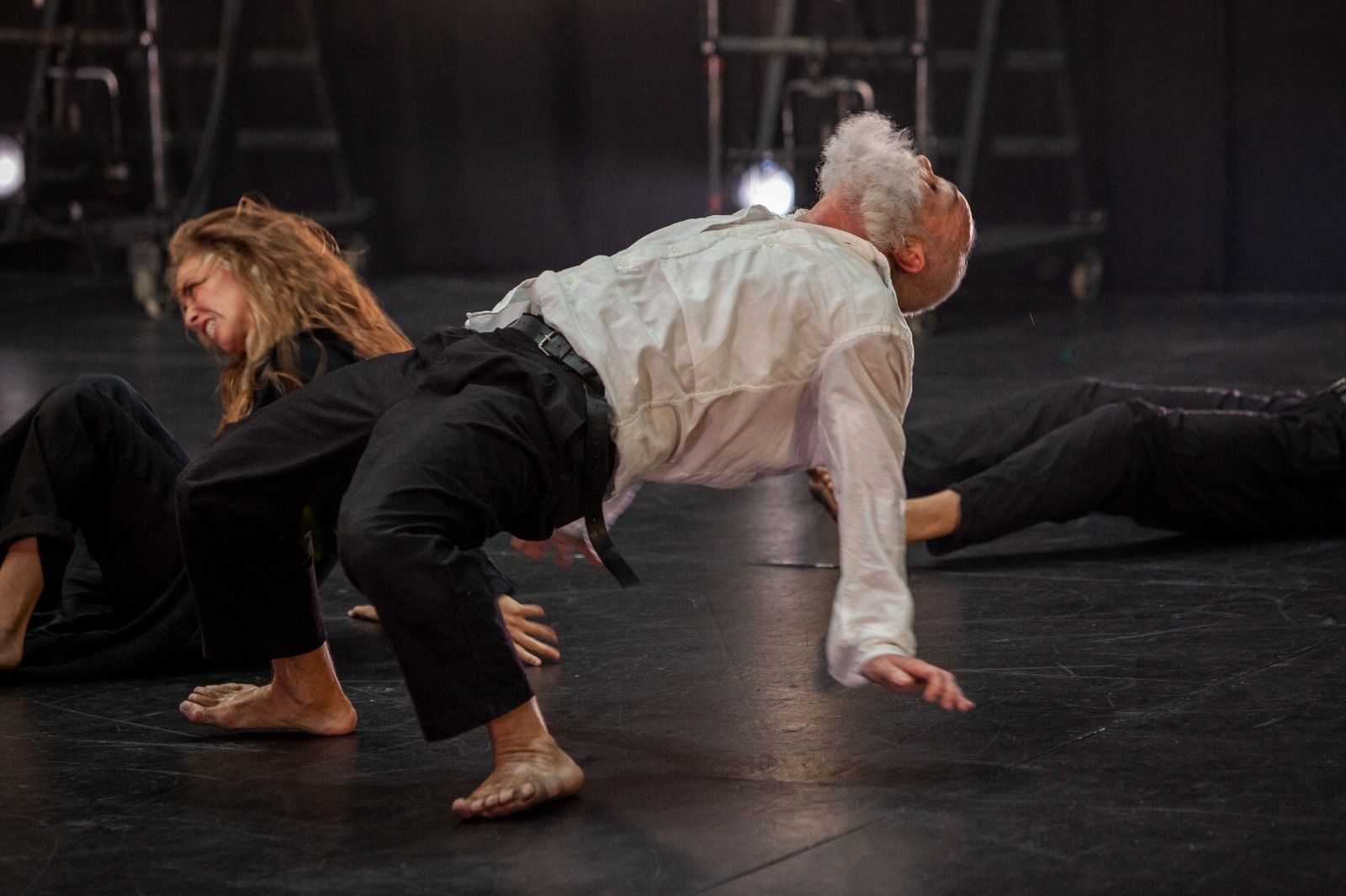 Luna Sánchez y Guillermo Weickert en una escena de 'Luz sobre las cosas'.