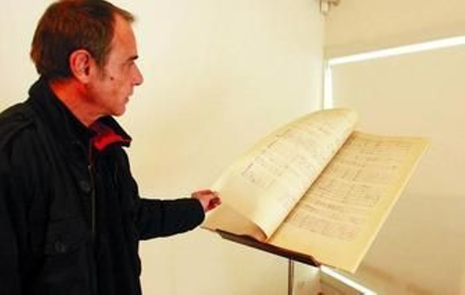 La partitura de la obra 'Atlántida' en la muestra que acoge la sala Zaida hasta el próximo 28 de noviembre.