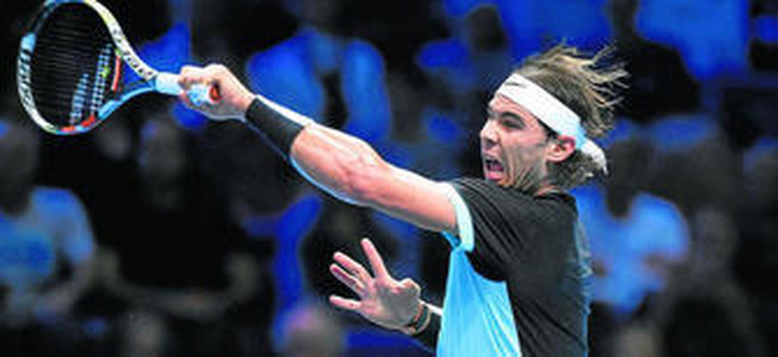 Rafael Nadal despliega su golpe de 'drive' durante el encuentro que disputó ante Andy Murray en el Masters de Londres.