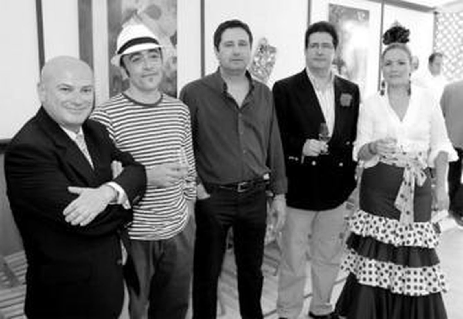 Palomo, Quique Crespo, Juan Luis Carmona, José Manuel Reyes y Pilar Jordán, presidenta de la caseta, ayer.