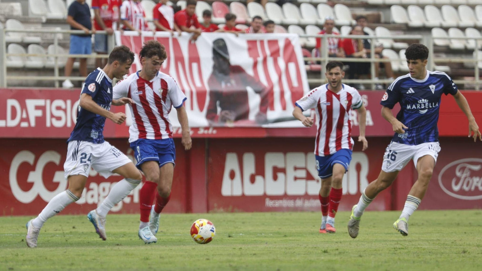 Una disputa del Algeciras-Marbella.