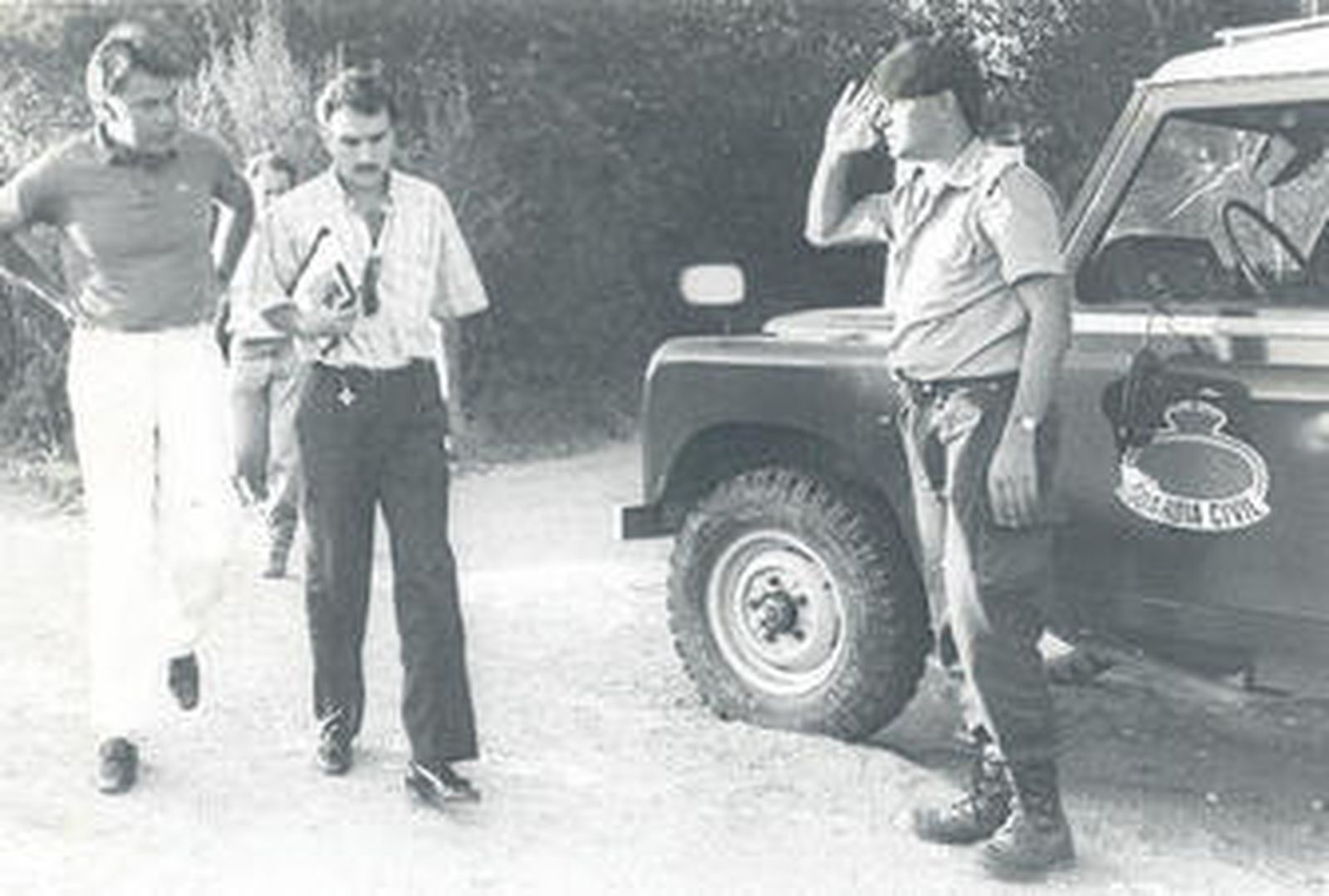 Juan Luis Álvarez, junto a Felipe González, durante su visita a Doñana para entrevistarle el 22 de agosto de 1987.