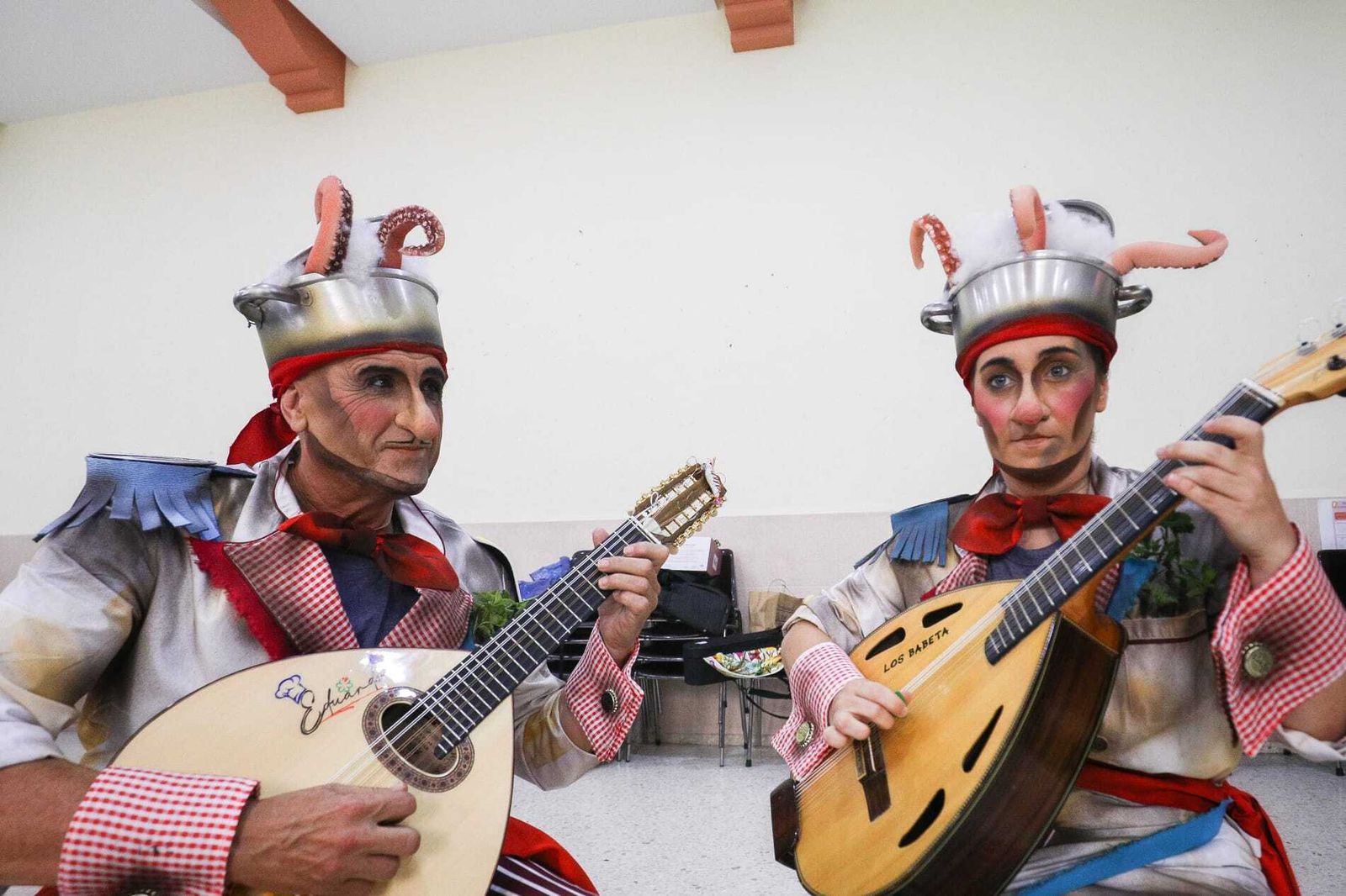 Preparativos del coro 'Los babetas'