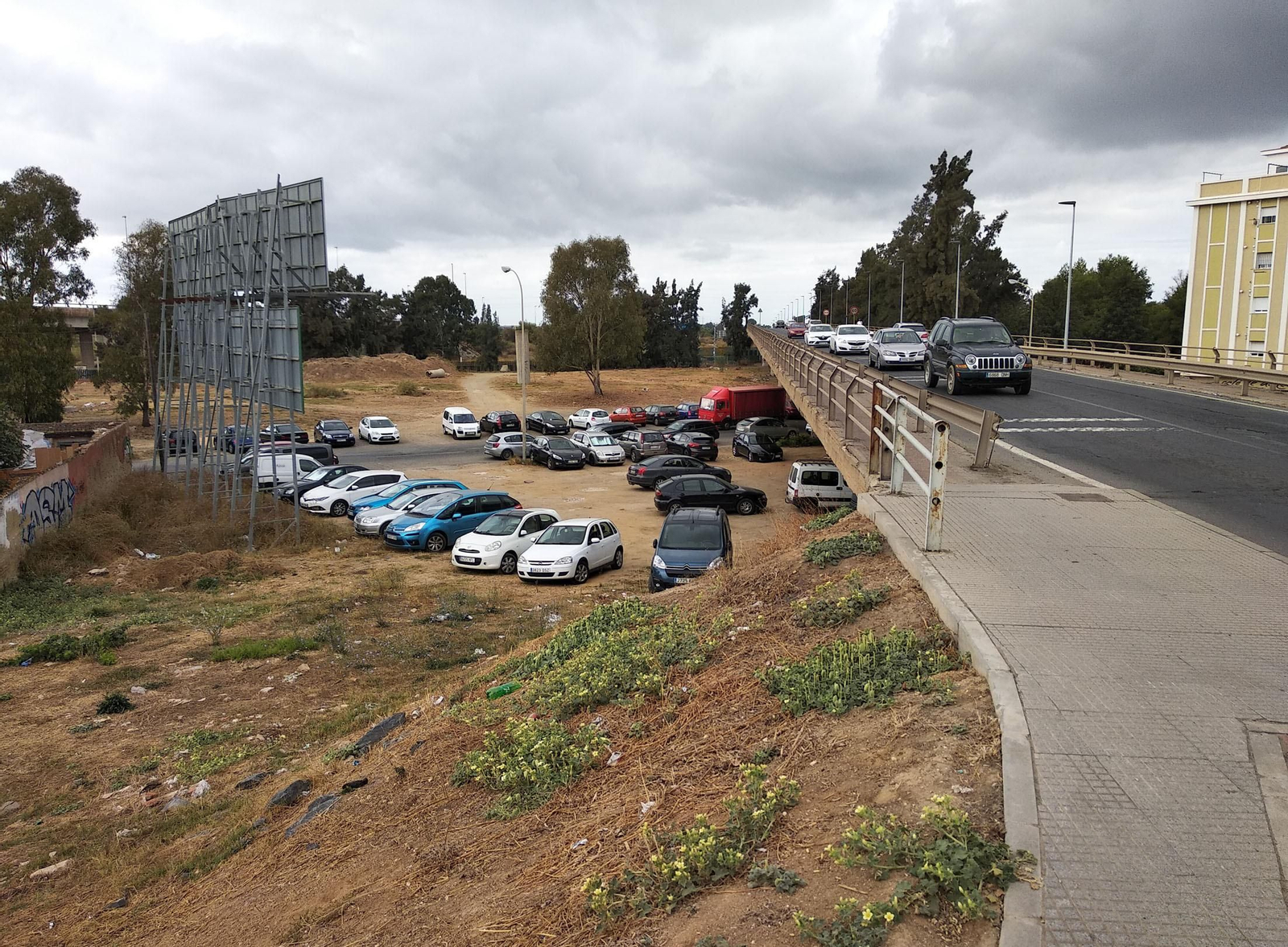 Terrenos bajo el paso elevado de la vía de circunvalación, incluidos en el ámbito del Plan Especial 12.1 Calle Cervantes.