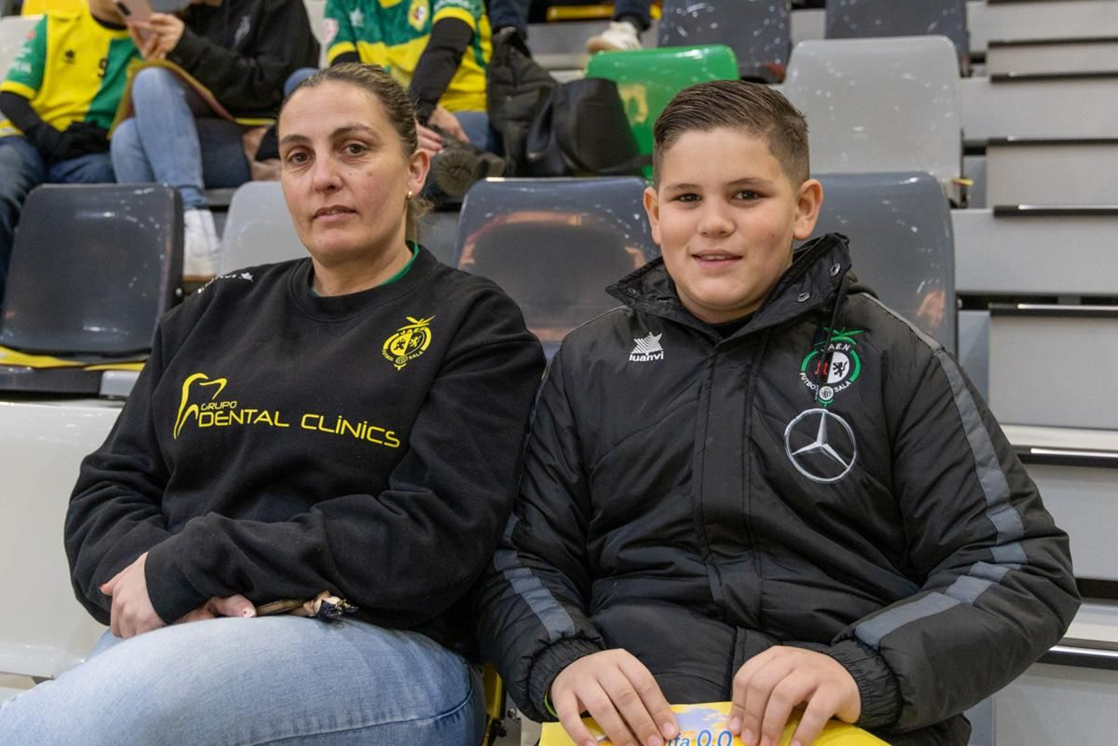 La fiesta amarilla en la goleada del Jaén FS al Barça, en imágenes