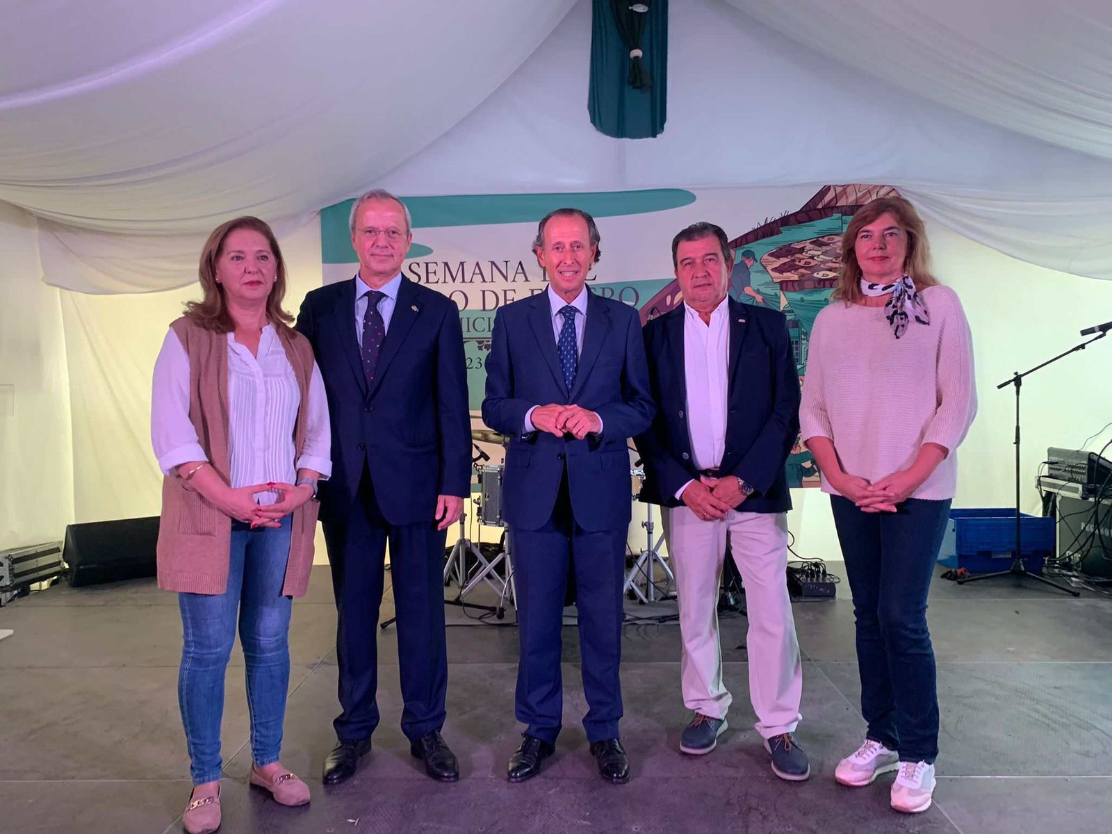 El alcalde presidió el acto de entrega de la Dorada de Oro a Rafael Ibáñez y Juan Chaves.