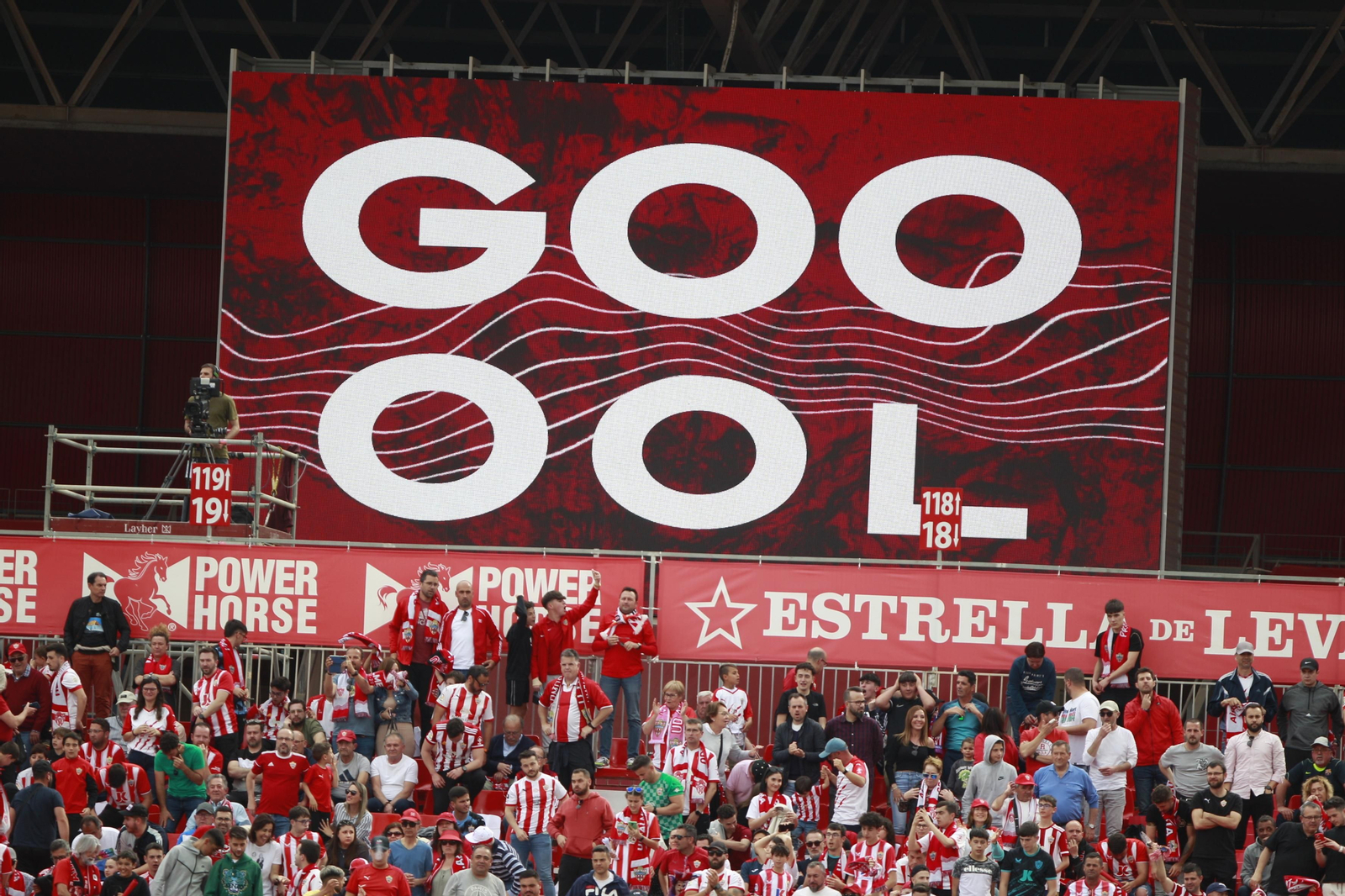 Imágenes del partido de la Liga Santander U.D. Almería-Cádiz C.F.