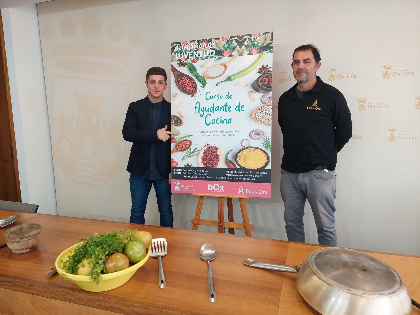 El delegado municipal de Juventud, José Alberto Cruz, y el gerente de Alema Turismo y Medio Ambiente, Francisco Flor.